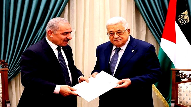 عباس يقبل استقالة مجلس الوزراء الفلسطيني ويكلفه بتسيير الأعمال لحين تشكيل حكومة جديدة