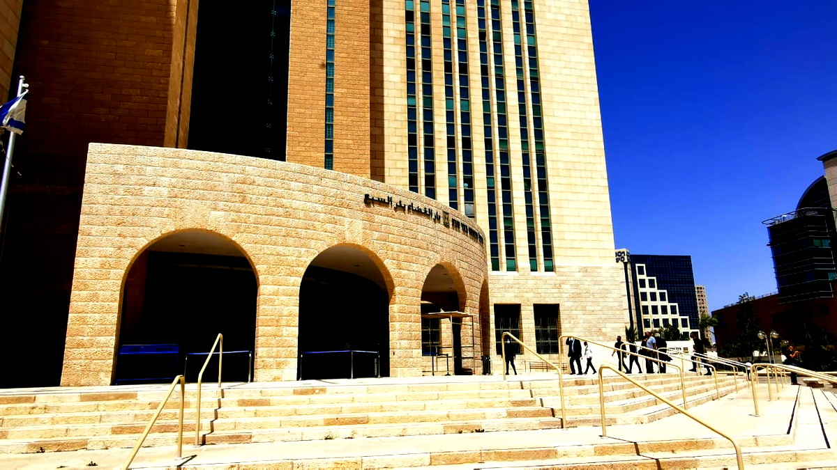 اتهام الشاب موسى مديغم من النقب بمحاولة قتل مديره بالعمل على خلفية خروجه لاستراحه !