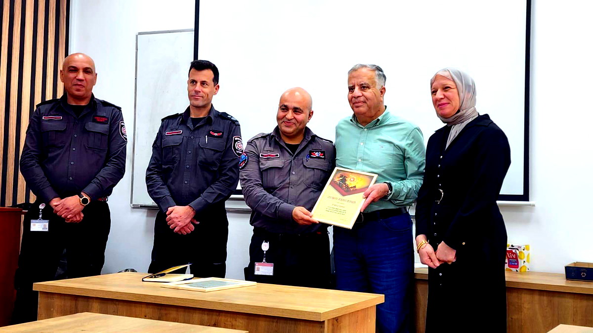 منح وسام الإطفاء والإنقاذ للدكتورة عبير وتد نائبة رئيس كلية القاسمي الأكاديميّة