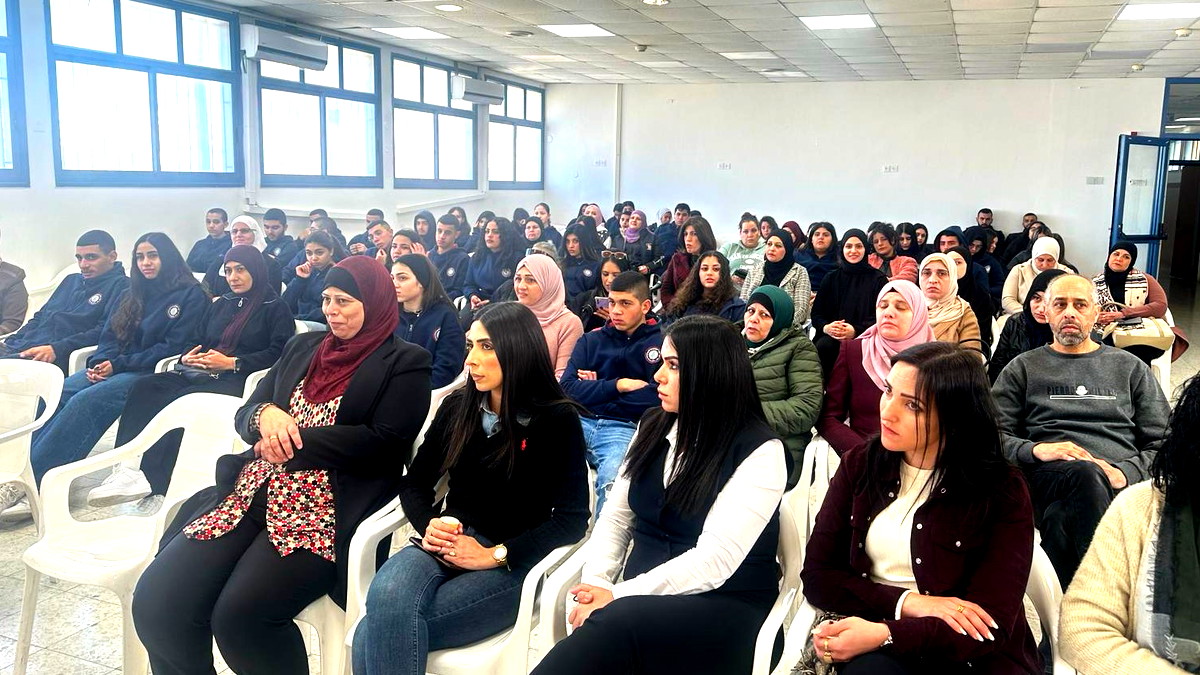 توزيع شهادات تفوق وتقدير في مدرسة العلوم والتكنولوجيا الناصرة