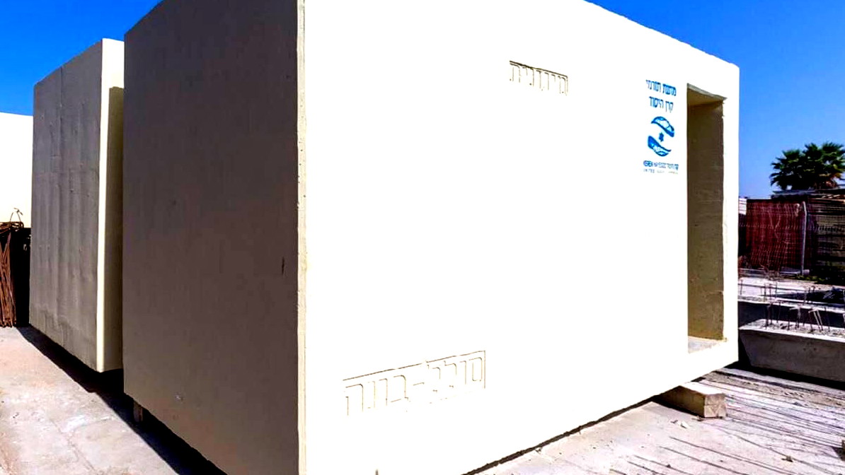 حرب تلوح في الأفق؟| نصب ملاجئ متنقلة وحديثة في مدينة حيفا 