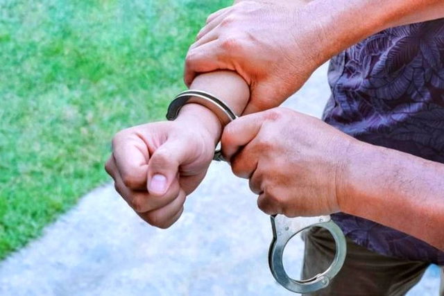 اعتقال شاب (40 عامًا) من عكا بشبهة تهديد طليقته بالقتل
