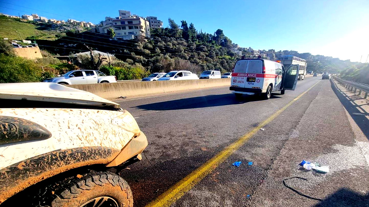 اصابة شاب (24 عامًا) بحراح متوسطة إثر حادث طرق وقع بين مركبة ودراجة نارية في حيفا