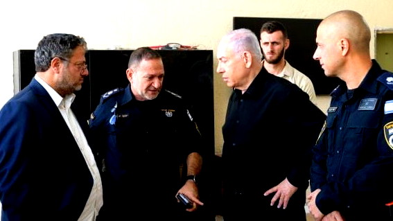 بن غفير يهاجم نتنياهو بعد القرار بعدم فرض قيود على دخول المصلين للاقصى: هذا القرار يعرض مواطني إسرائيل للخطر وقد يعطي صورة انتصار لحماس