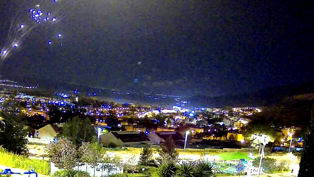 مصادر لبنانية: اطلاق نحو 50 صاروخا نحو كريات شمونة والجليل الاعلى