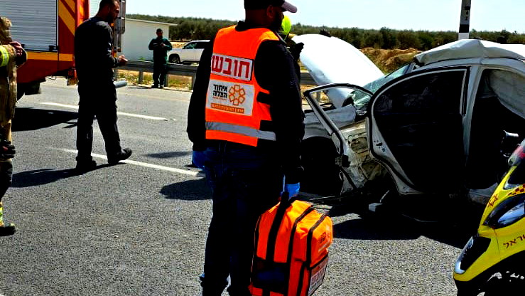 بينهم رضيعة (ثلاثة أشهر)| النقب: خمس إصابات متفاوتة إثر حادث طرق وقع على شارع 25 بالقرب من شقيب السلام