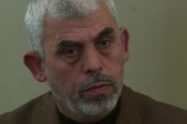 صحيفة أمريكية: مطالب السنوار أدت إلى خلاف مع إسماعيل هنية