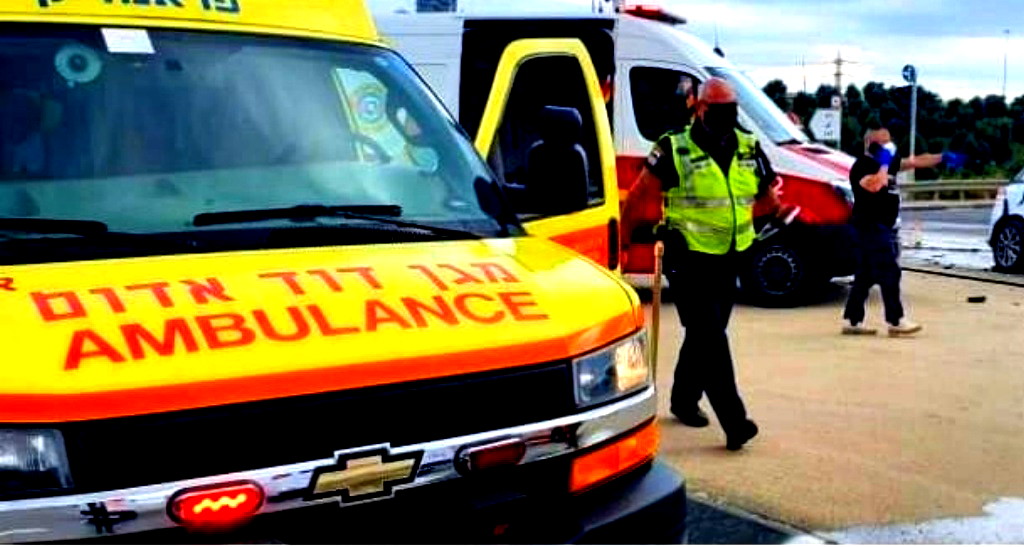 اصابة شاب (30 عامًا) جراء حادث طرق وقع بين مركبة ودراجة نارية في برديس حنا- اصابته خطيرة 