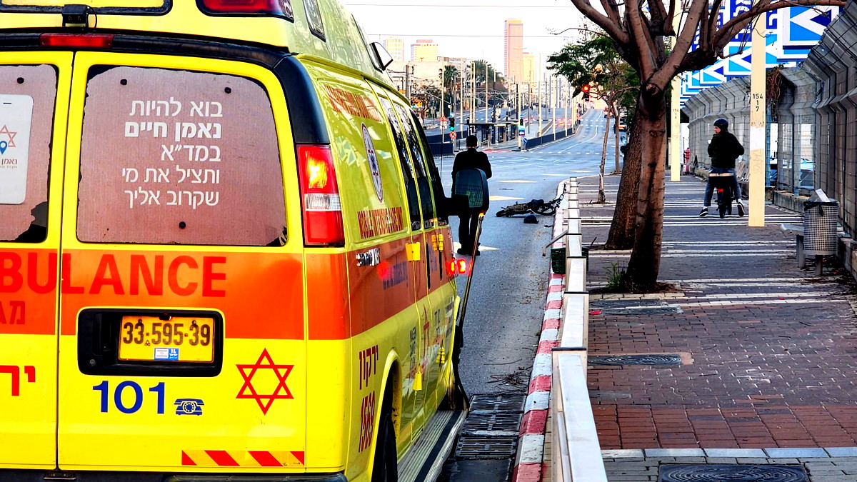 النقب: اصابة رجل (53 عامًا) بجراح متوسطة جراء اصطدام دراجة نارية بحاجز امان