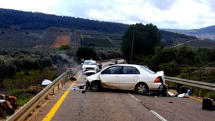 حرب الشّوارع| إصابة رضيعة (تسعة أشهر) وشاب (40 عامًا) إثر حادث طرق مروّع وقع على شارع 8040 بالقرب من عرابة- حالتهما خطيرة