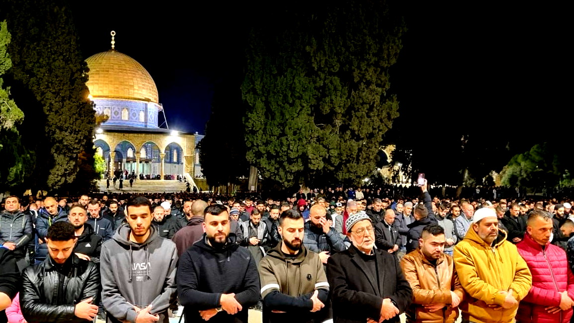 دائرة الأوقاف الإسلامية بالقدس: 35 ألفا أدوا صلاتي العشاء والتراويح في اليوم الأول من رمضان في المسجد الأقصى
