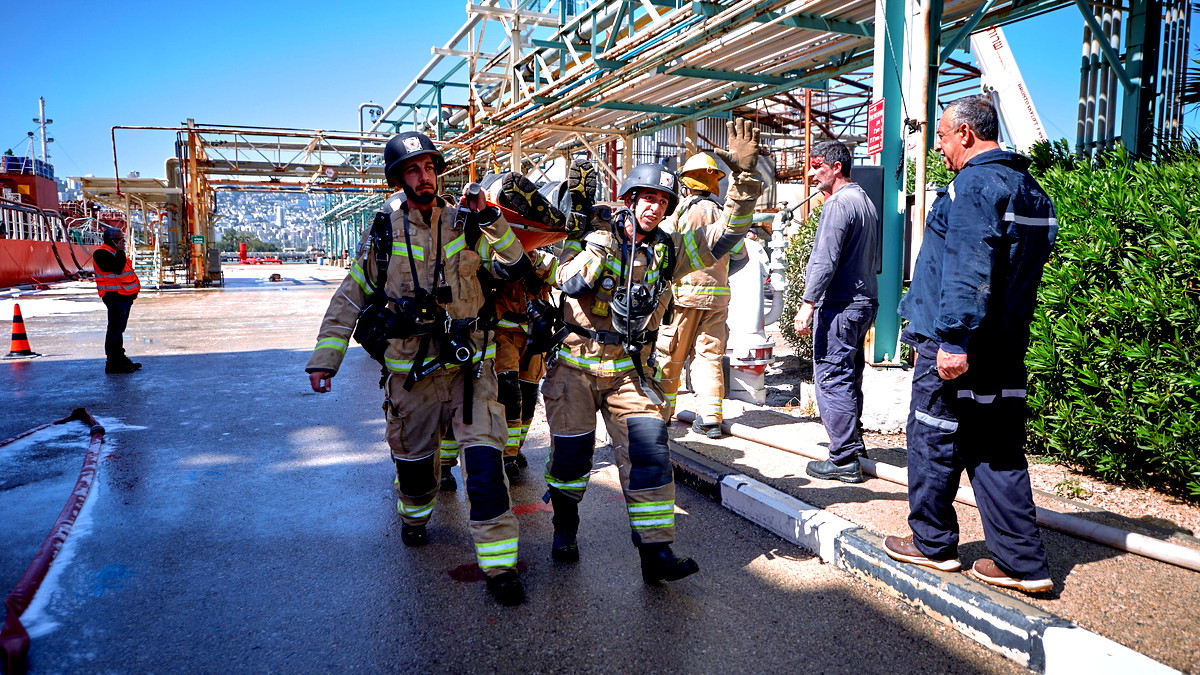 الحرب مع لبنان تقترب؟| الإطفاء والإنقاذ تجري تدريبًا واسع النطاق في ميناء حيفا تحسبًا لاستهدافه 