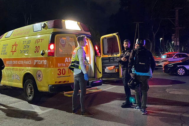 زيمر: اصابة فتى (15 عامًا) بجراح خطيرة اثر تعرضه للدهس من شاحنة خلال ركوبه دراجة هوائية
