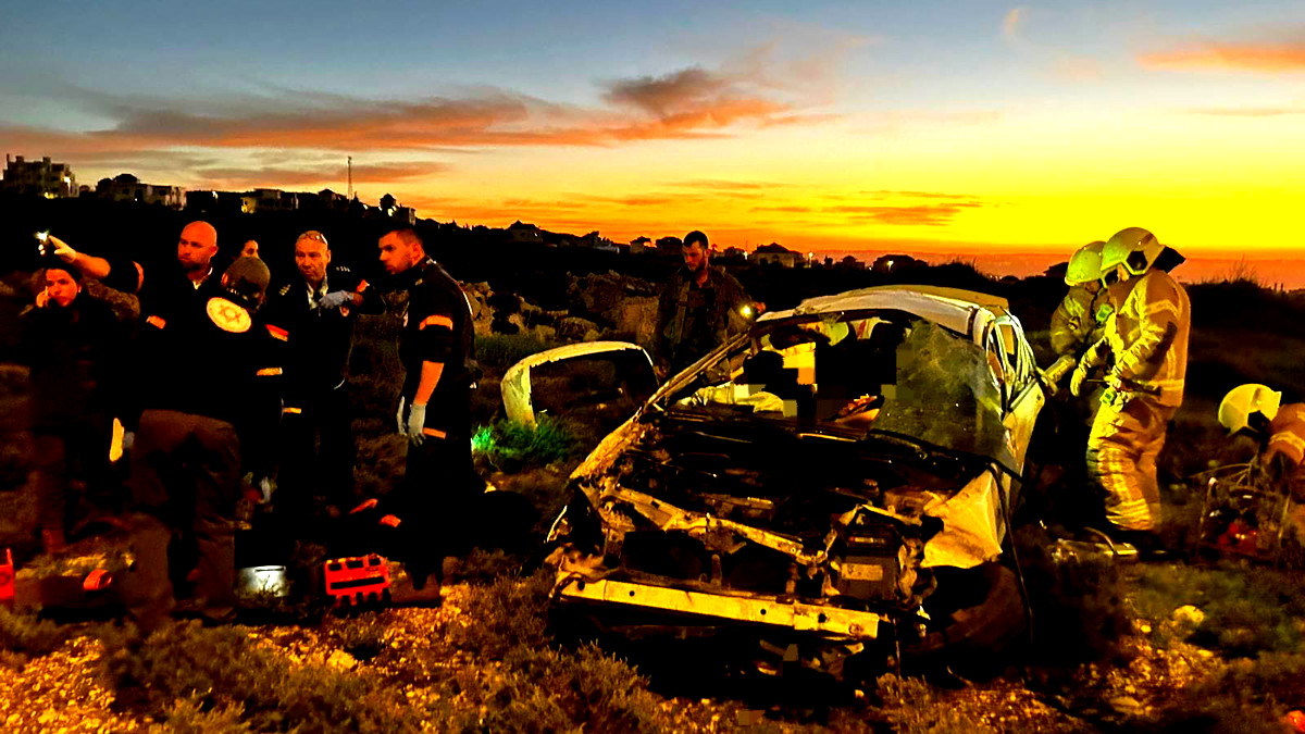 مأساة في القدس| مصرع ثلاثة شبّان وإصابة ثلاثة آخرين أحدهم (16 عامًا) بحالة خطيرة إثر اصطدام مركبة بحاجز على شارع 60