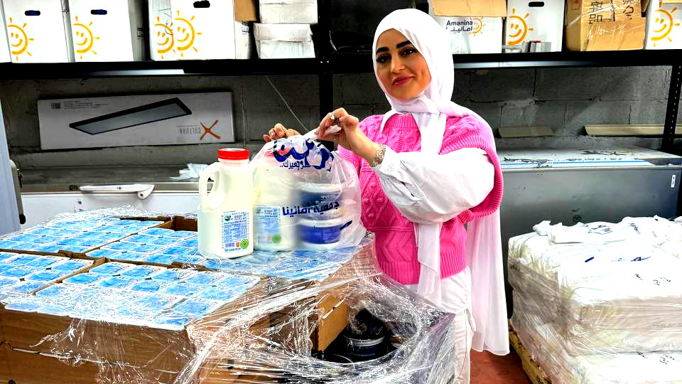 تنوفا تحضر رزم للعائلات المستورة بمشاركة الناشطة في الشبكات الاجتماعية الاء مواسي