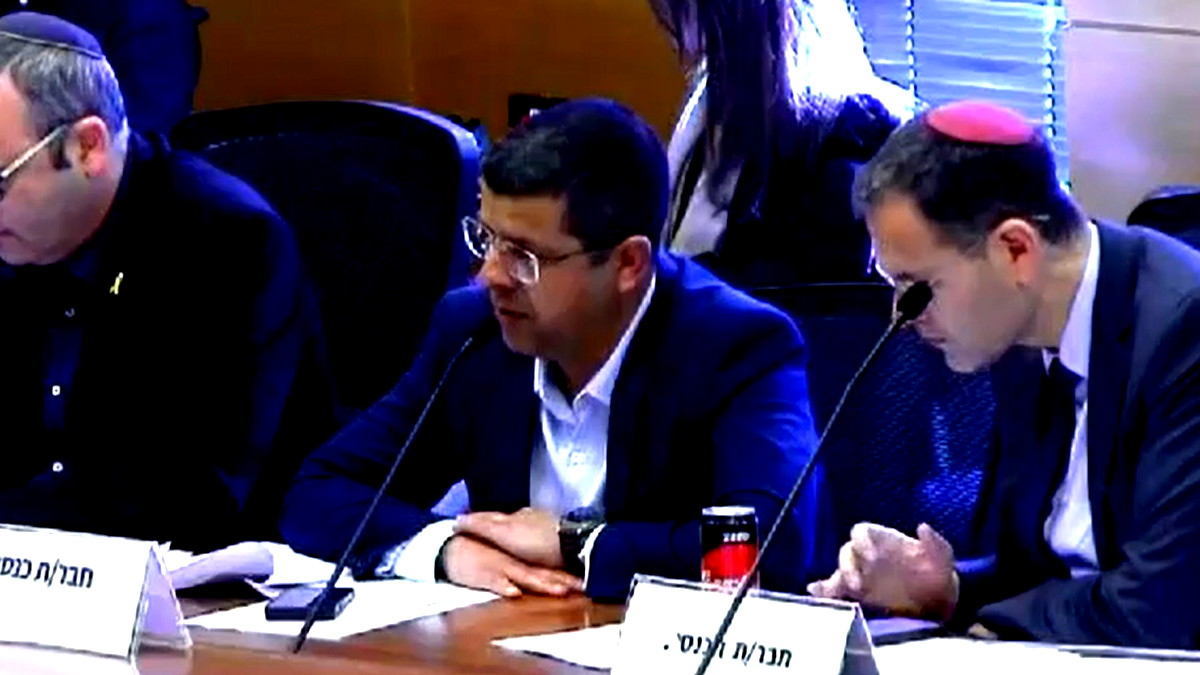 النائب وليد الهواشلة: نرفض إغلاق قناة الجزيرة، هذا تكميم للأفواه، وامتداد لسياسات عنصريّة متطرّفة تفرضها الحكومة 