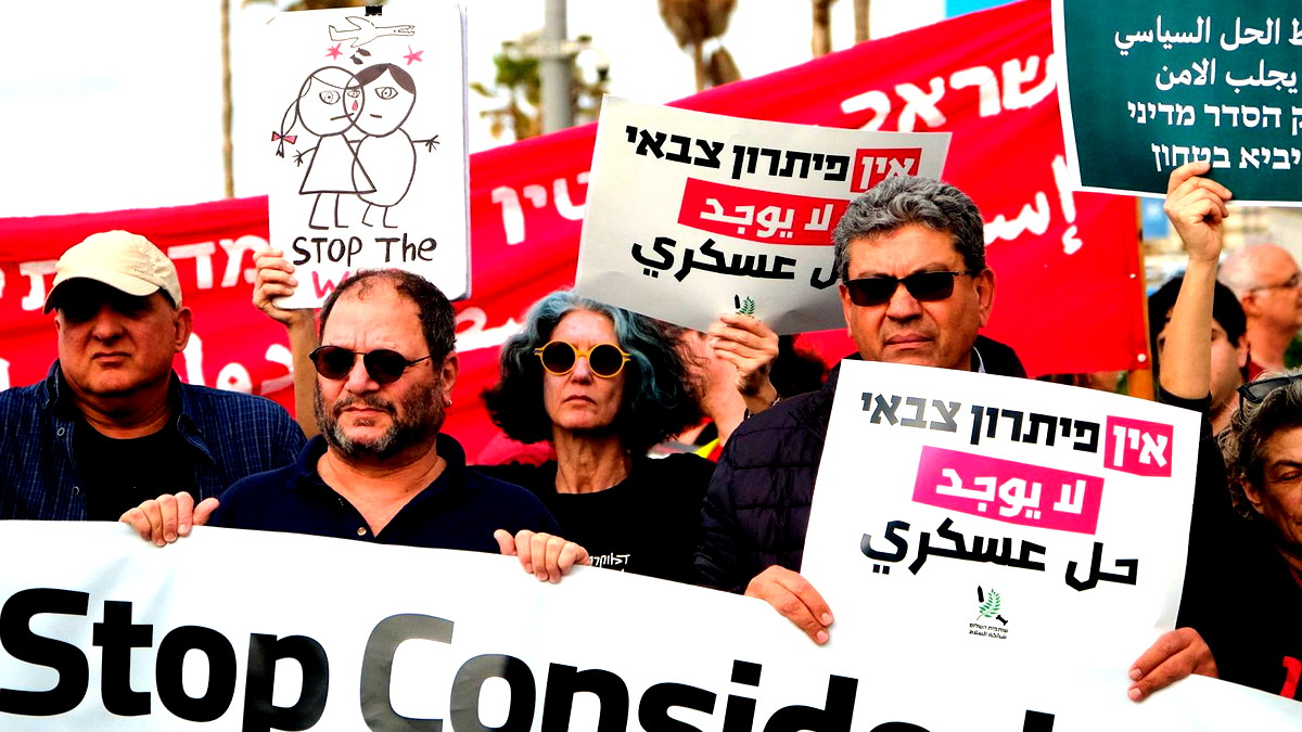 تل أبيب: مظاهرة صاخبة أمام السفارة الأمريكية تطالب بإيقاف الحرب