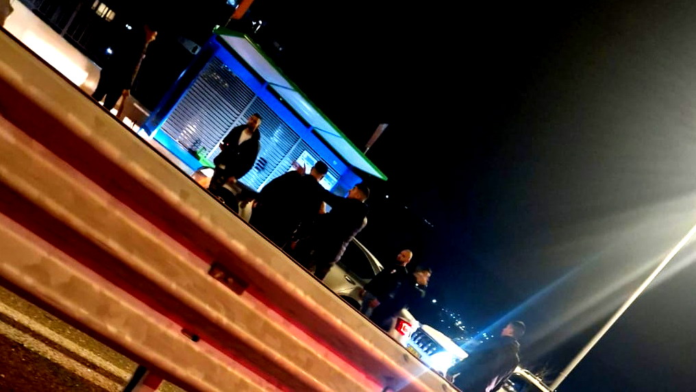 إصابة شاب بجراح متوسطة حتى خطيرة بعد تعرضه للطعن في الشارع بين كفر كنا والمشهد