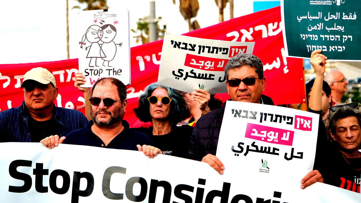 أمس الجمعة: تنظيم مظاهرة صاخبة أمام السفارة الأميريكة في تل أبيب للمطالبة بالضغط الدولي لإيقاف الحرب
