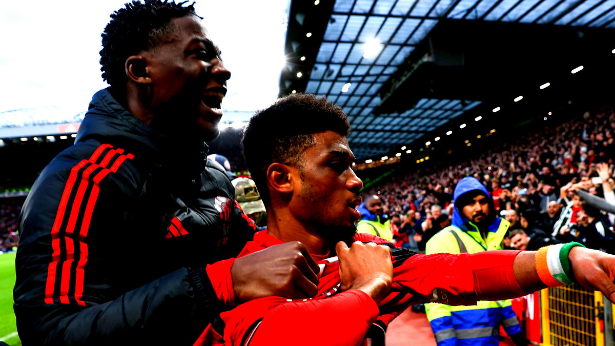 مانشستر يونايتد يصعد إلى نصف نهائي كأس الاتحاد الإنجليزي عقب فوزه الملحمي والمثير على ليفربول