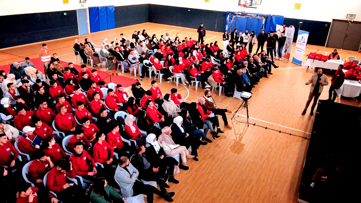 القدس: الجماهيري بيت حنينا يؤهل أكثر من 120 طالب وطالبة من المدارس الثانوية بالمنطقة للالتحاق الى مجموعة الطوارئ 