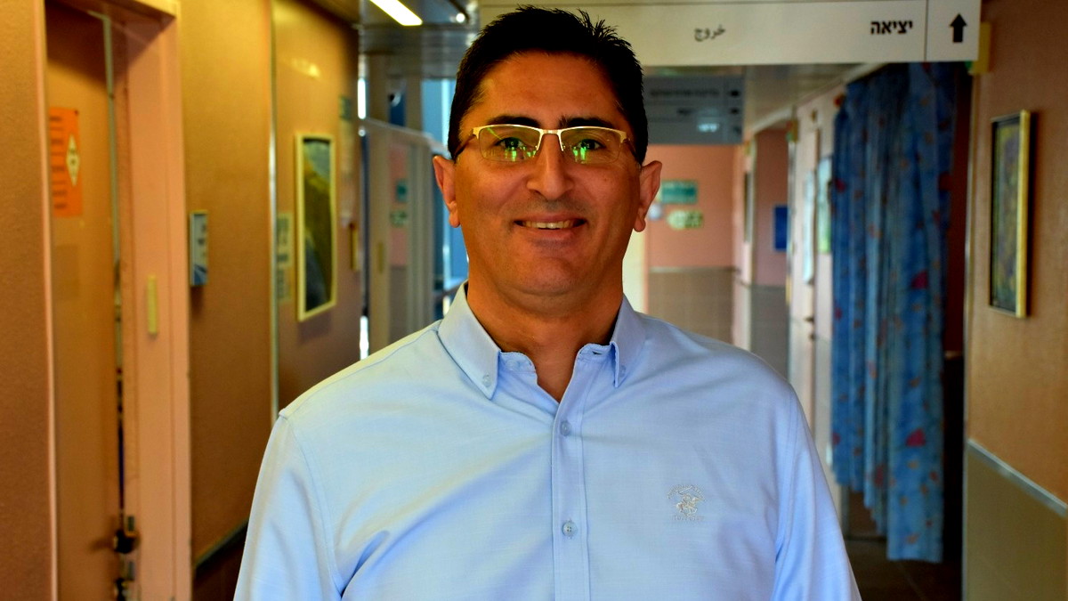 د. رافع شلبي- مدير قسم التهابات الأمعاء المزمنة في المركز الطبي تسافون: "بالإمكان التغلب على حرقة المعدة وارتجاع المريء في رمضان بواسطة نمط غذائي صحي"