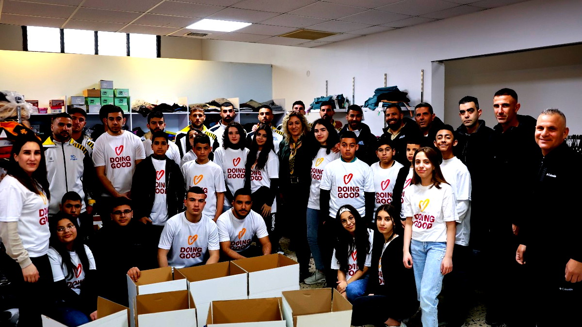 لاعبو مكابي أبناء الرينة يشاركون في تعبئة طرود غذائية للعائلات المتعففة