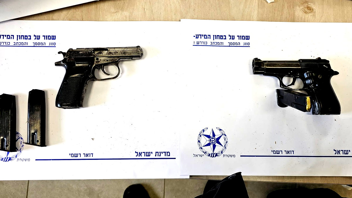 سجن شاب (23 عامًا) من أم الفحم بشبهة حيازة مسدسين وذخيرة هائلة 