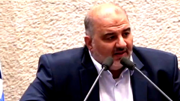 النائب منصور عباس يطالب إسرائيل بالسماح للمواطنين العرب بإغاثة سكان غزة وتقديم المعونات الإنسانية لهم