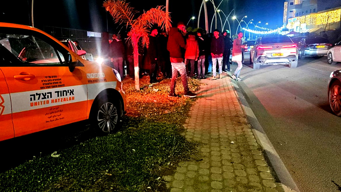 اصابة 3 اشخاص اثر اصطدام سيارة بعامود كهرباء في رهط