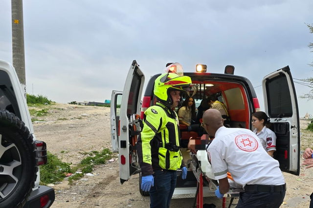 اصابة طفل (10 سنوات) بجراح خطيرة اثر حادث طرق وقع بين دراجة هوائية ومركبة في الرملة