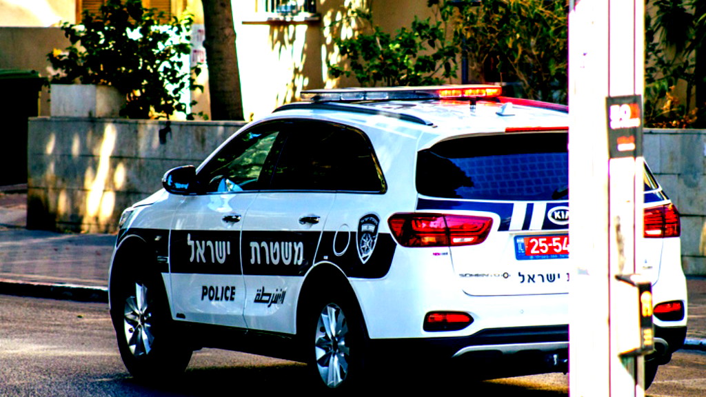 بوجود الأطفال- القدس: اتهام شاب (37 عامًا) من حي وادي الجوز باقتحام شقة سكنية في المدينة وسرقة ممتلكات