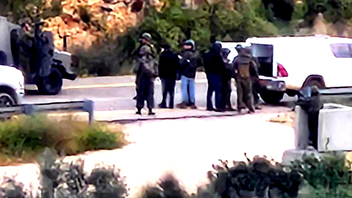 عقب اشتباك استمر  خمس ساعات- تحييد منفذ عملية إطلاق النار على حافلة المستوطنين غرب رام الله 