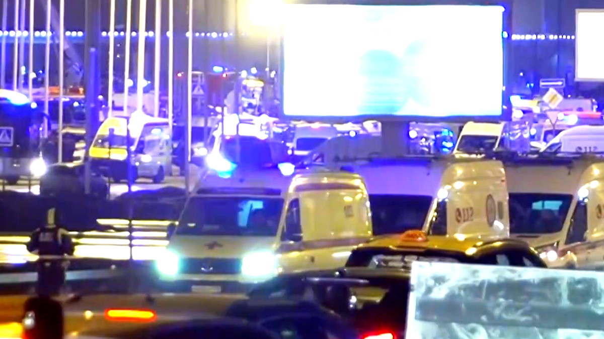 عقب مقتل العشرات بأحد المراكز التجارية في موسكو- اعتقال 11 شخصًا بشبهة تورطهم في الهجوم