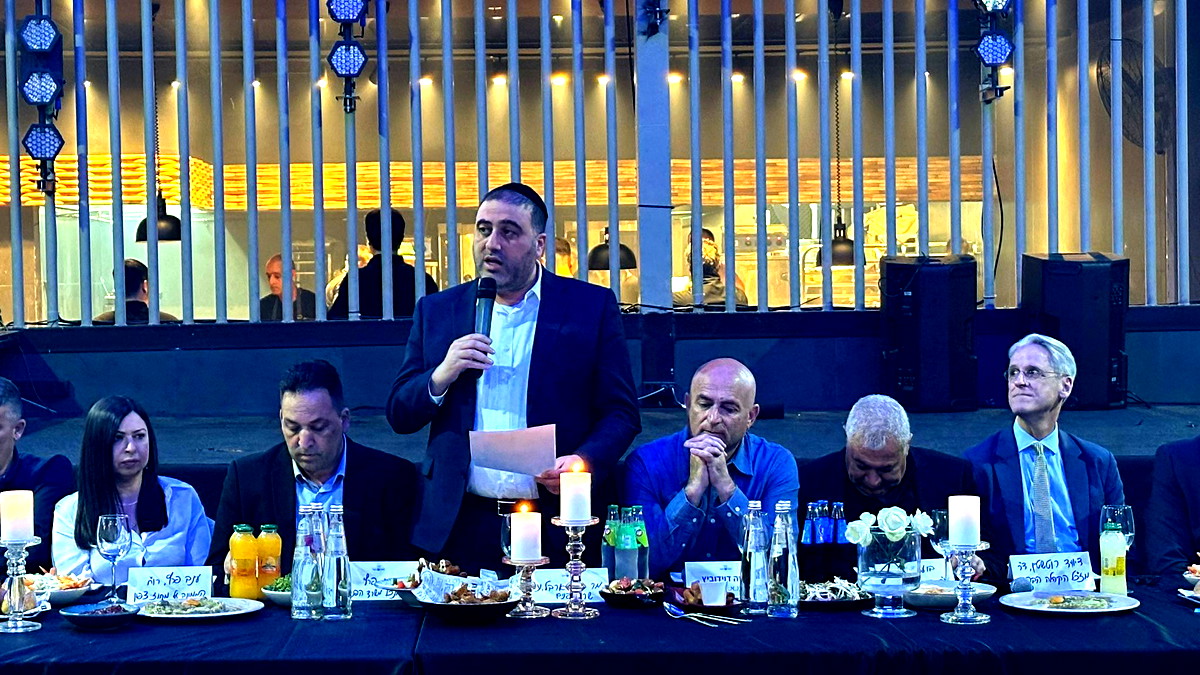 بهدف التسامح والاحترام- مشاركة وزير الداخلية موشيه أربيل والعديد من الشخصيات السياسية والدينية في افطارٍ رمضاني في عرب العرامشة