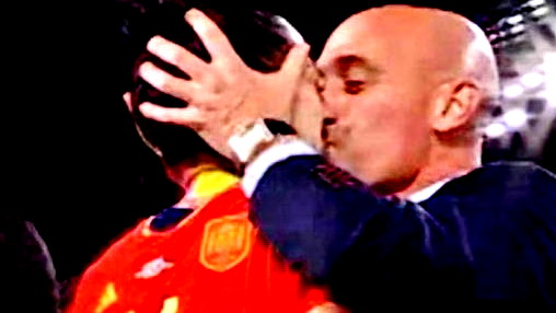 الادعاء العام: روبيالس "معتد جنسي" ويجب سجنه عامين ونصف