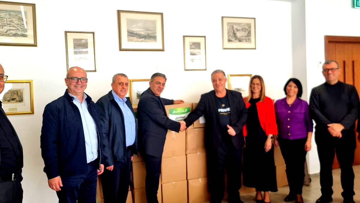 بمناسبة الشهر الكريم: بنك مركنتيل يقدم 100 طرد غذائي لبلدية الناصرة لتوزّع على العائلات 