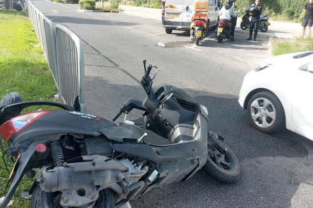 اصابة شابين (22 عامًا) بجراح متوسطة اثر حادث طرق وقع بين دراجة نارية ومركبة في حيفا