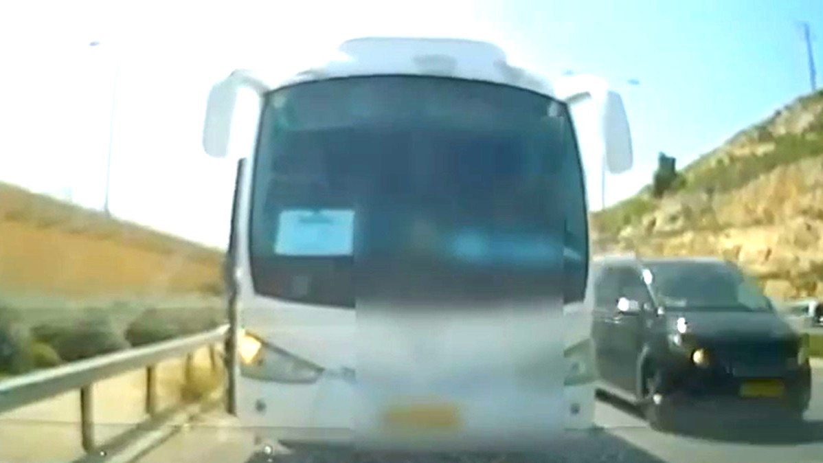 اعتقال رجل (67 عامًا) من القدس بشبهة قيادة حافلة بدون رخصة قيادة للمرة الـ14