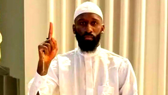 روديغر: أنا مسلم.. ومن حقي ممارسة شعائر ديني