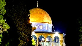 عشرات آلاف المصلين ادوا اليوم صلاة فجر الجمعة الثالثة من رمضان المبارك في رحاب المسجد الاقصى