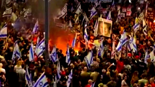 اشتباكات عنيفة بين الشرطة الإسرائيلية ومتظاهرين ضد نتنياهو في تل أبيب