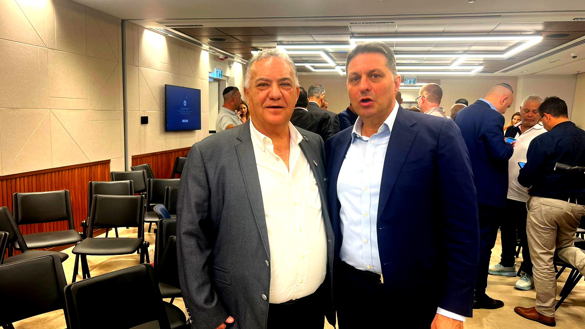 المصادقة بالإجماع- انتخاب حاييم بيباس رئيسًا لمركز السلطات المحلية وعلي سلّام نائبًا له