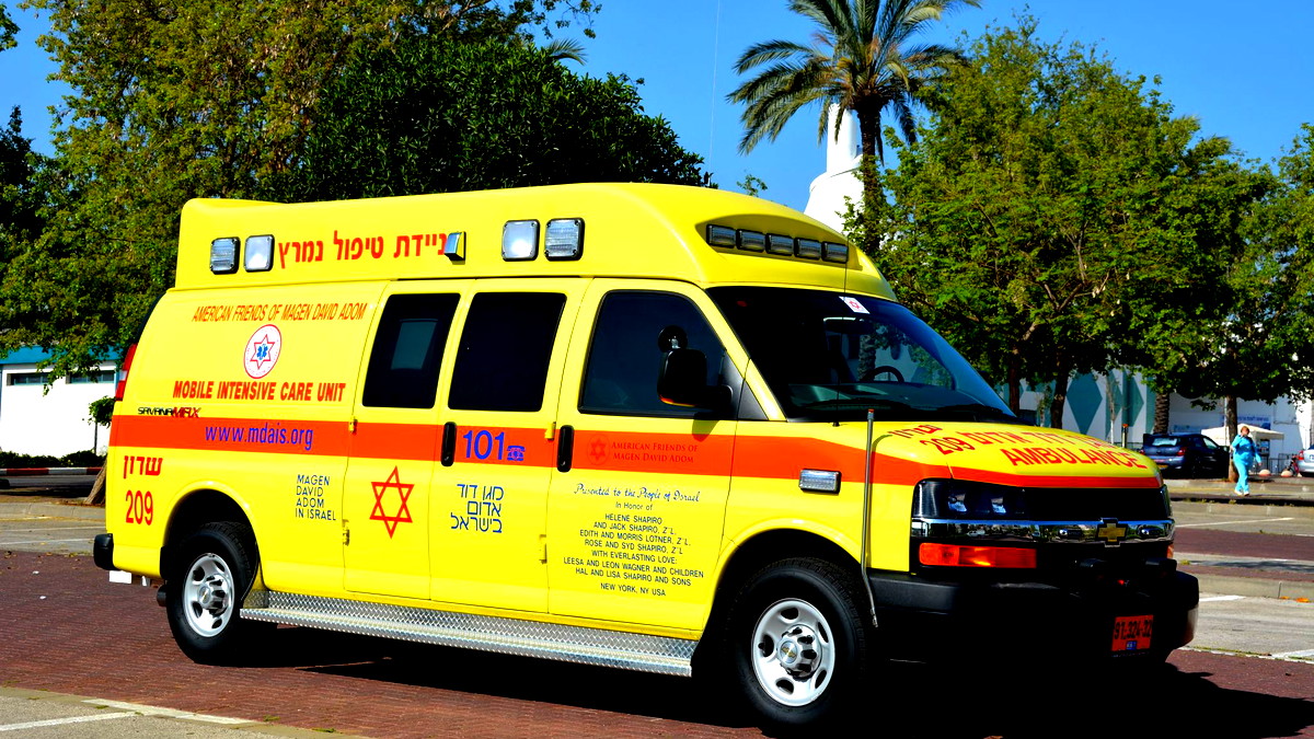 إصابة خطيرة لرجل (60 عامًا) من جرّاء انقلاب مركبة الليلة الماضية في ريشون ليتسيون