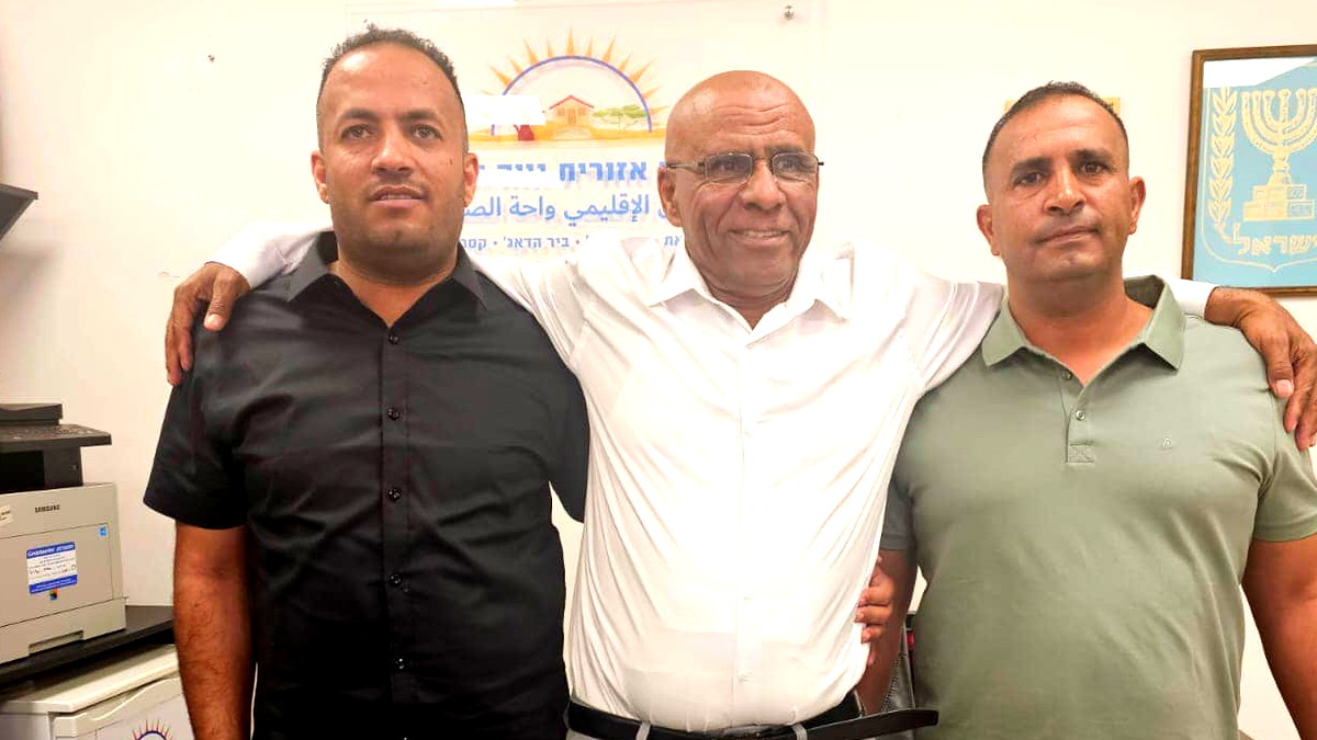 رسمياً: تسلم السيد سلامة أبو عديسان منصب رئيس المجلس الإقليمي واحة الصحراء