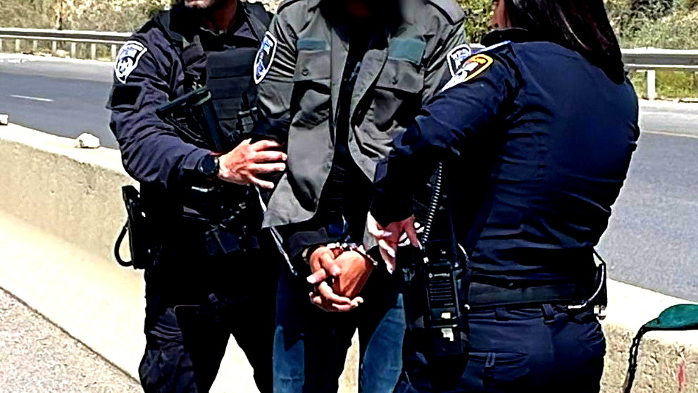 القدس: اعتقال شاب من سكان أريحا متنكّرُا بزي شرطة حرس الحدود