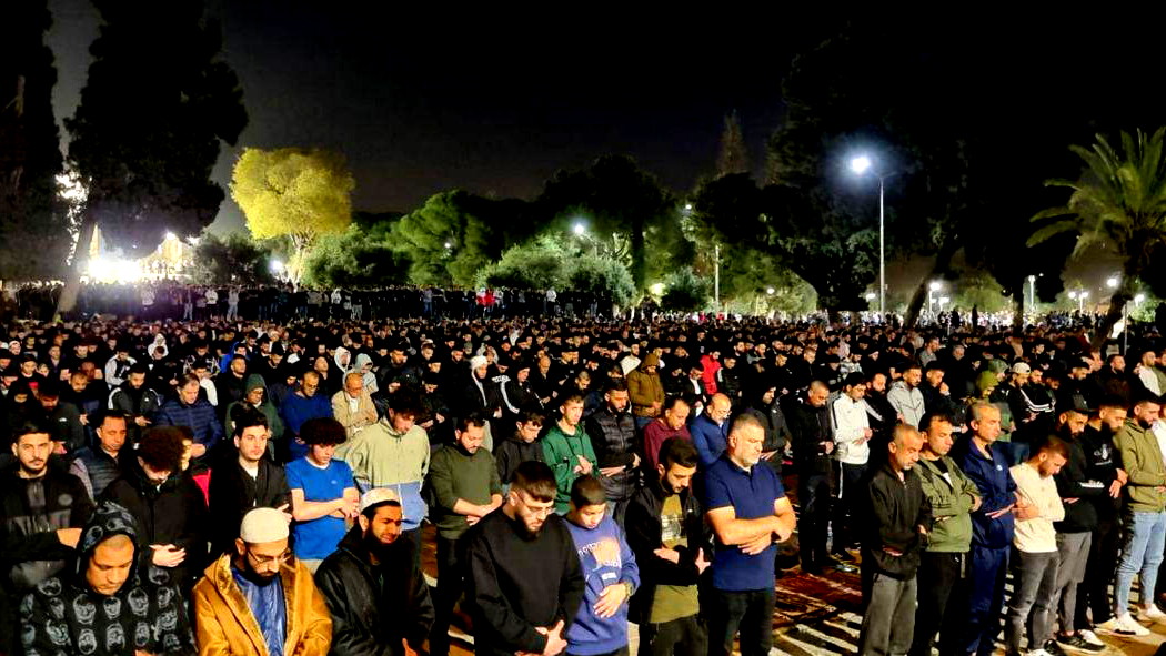 65 ألفـاً يصلّون فجر الجمعة الأخيرة من رمضان في المسجد الأقصى