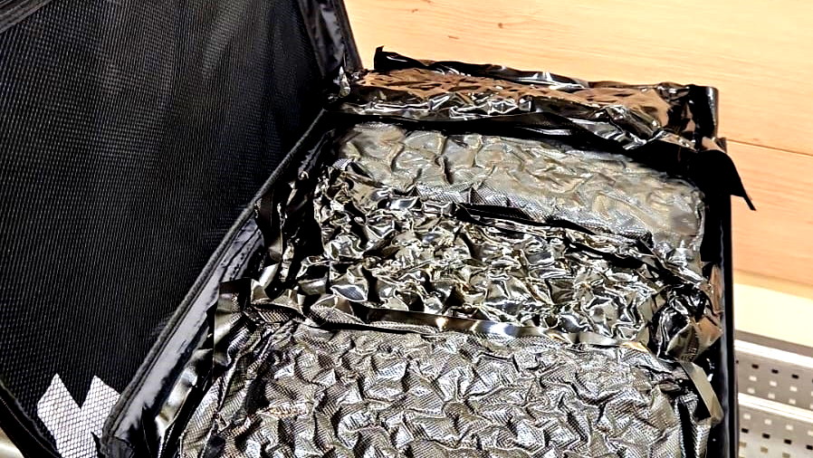 تل أبيب: اعتقال شاب (34 عامًا) من سكّان حولون بشبهة تهريب مخدّرات يشتبه في أنّها ماريجوانا  إلى إسرائيل