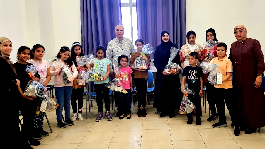 ام الفحم- مدرسة نور البيان لتحفيظ القران تهنئ جميع طلابها وتوزع هدايا بمناسبة عيد الفطر السعيد