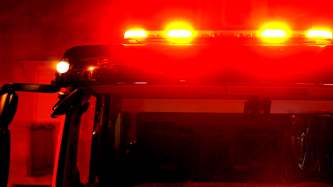 مصابون بينهم فتى (17 عامًا) بحالة خطيرة إثر استنشاق دخان حريق اندلع بمنزل في بيسان